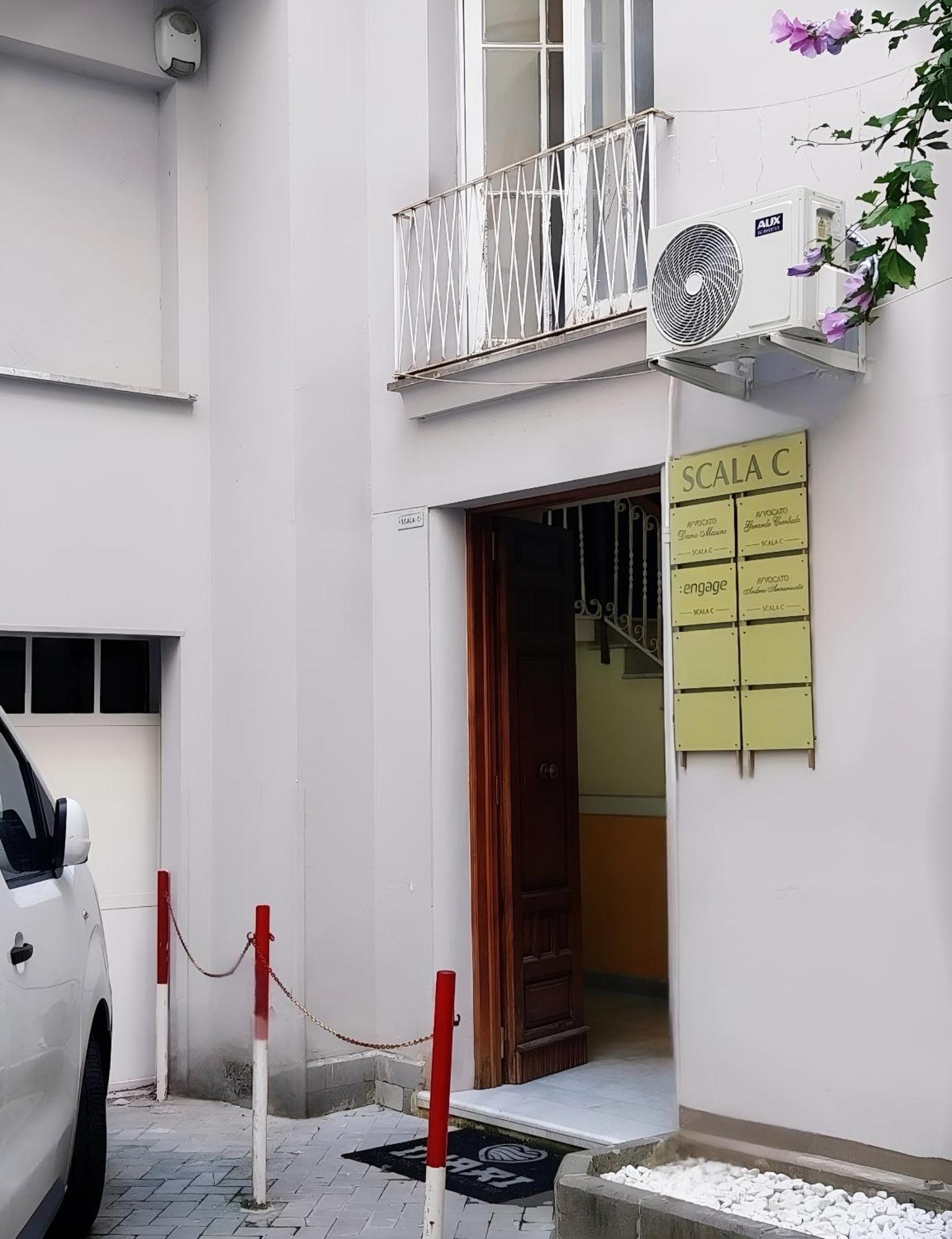 Casa Vacanza La Maison De Losyram Art Salerno Exterior foto